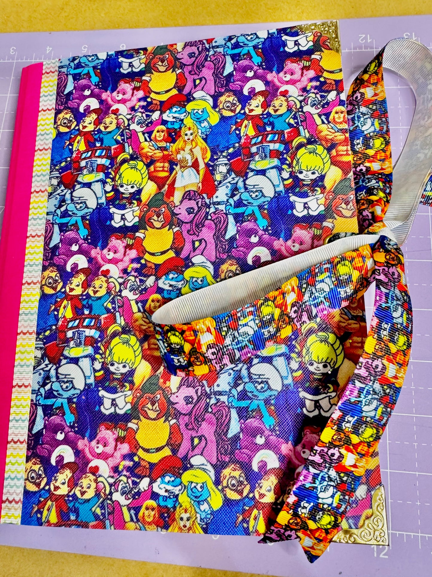 📓 Retro 80’s Characters Notebook (a)